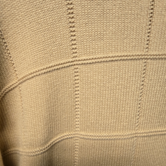 Large Izod Yellow Sweater - Picture 3 of 5